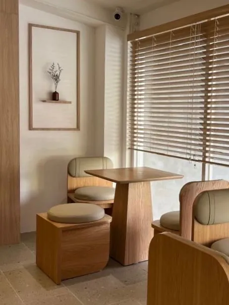 Window nook with blinds